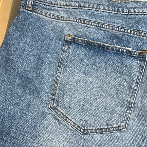 Abercrombie & Fitch Curve Love Women's The Mom Denim High Rise Short Size 37/24 - Picture 6 of 6